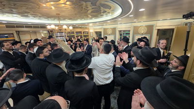 התלמידים התרגשו: ספר תורה הוכנס לביתו של הראש"ל הגאון רבי אליהו בקשי דורון זצ"ל