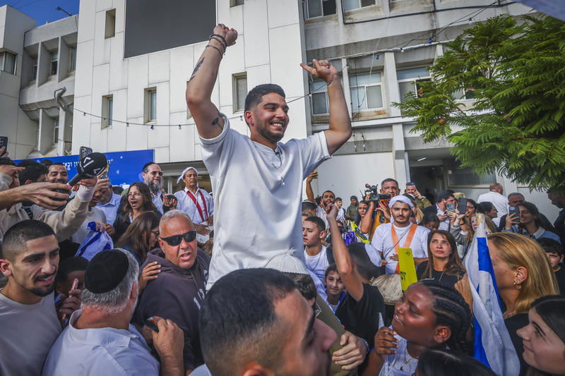 מאות יצאו לרחובות: קבלת הפנים המרגשת ליוסף חיים אוחנה ליד ביתו
