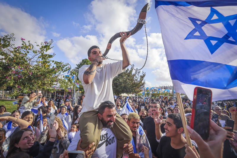 מאות יצאו לרחובות: קבלת הפנים המרגשת ליוסף חיים אוחנה ליד ביתו