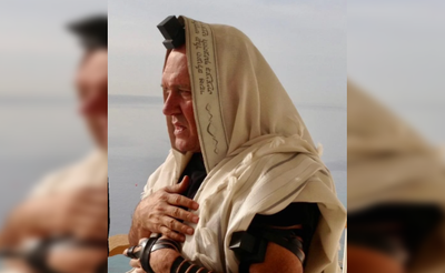 תיעוד מרגש: הזמר הפופולרי שלומי שבת מספר איך הוא התקרב לדת | צפו