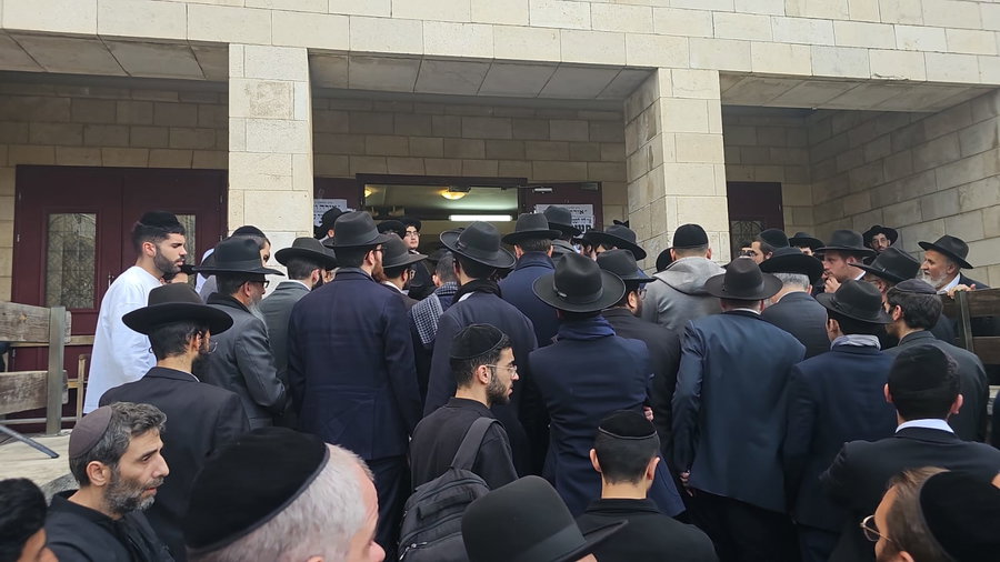 אלפים ממררים בבכי | הלווית הצדיק רבי משה חיים אריה זצ"ל • שידור חי