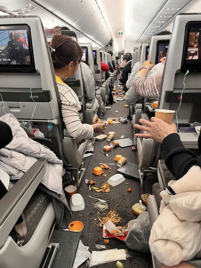 המטוס המטונף לאחר המערבולת אוויר