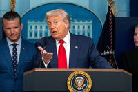 פשע מלחמה? טראמפ אומר שלא נתן הוראה לבצע וידוא הריגה - פיט הגסת' מסתבך