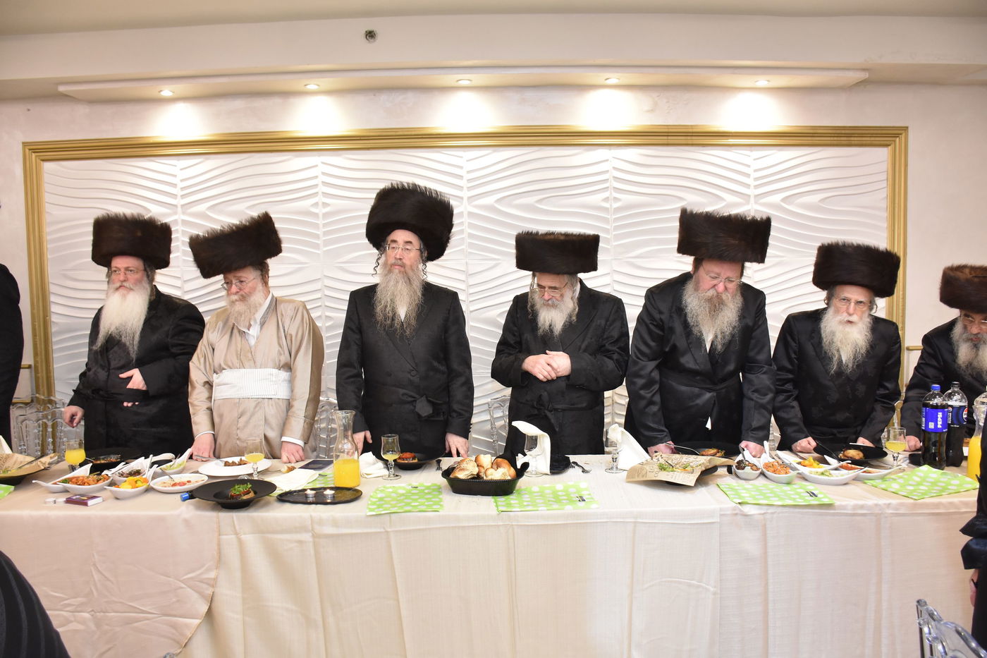 סעודת הילולא ודינר ב'פנים מאירות' - להורות נתן