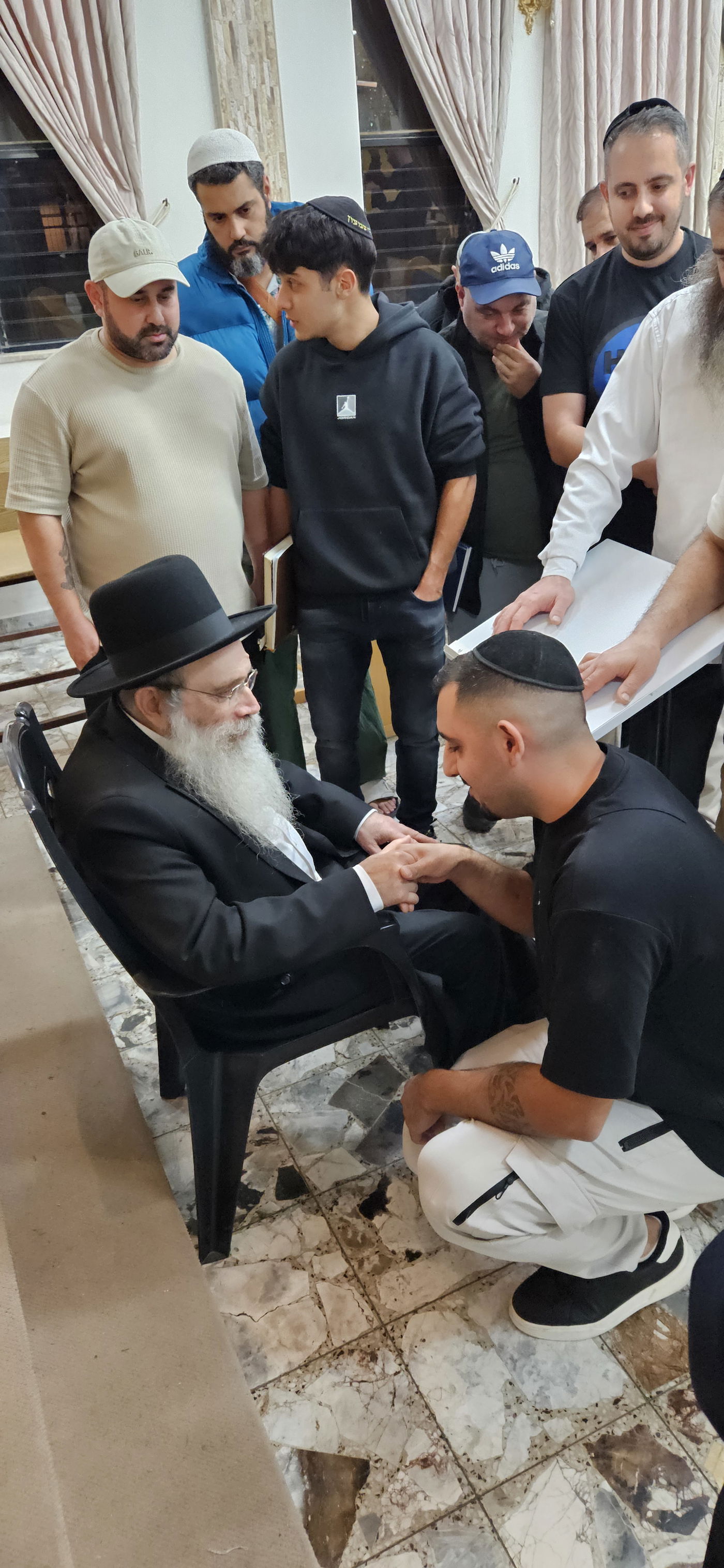 הגר"ש שטיינמן במסע חיזוק בעיר חולון