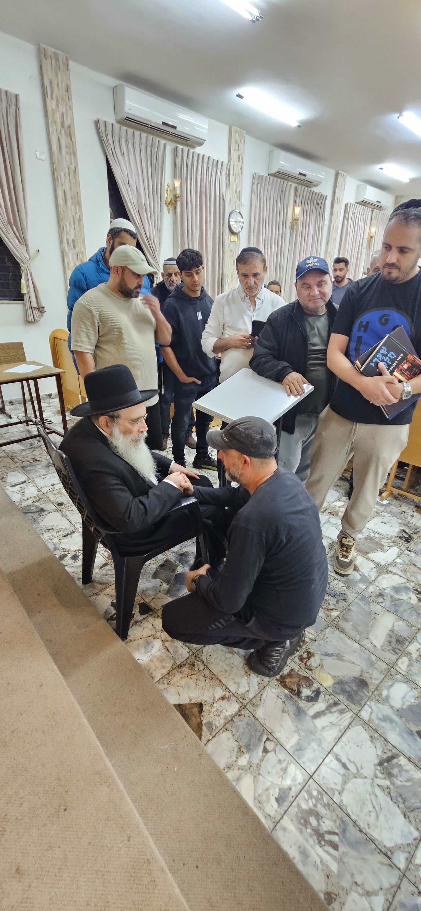 הגר"ש שטיינמן במסע חיזוק בעיר חולון