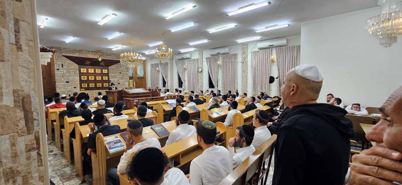 הגר"ש שטיינמן במסע חיזוק בעיר חולון