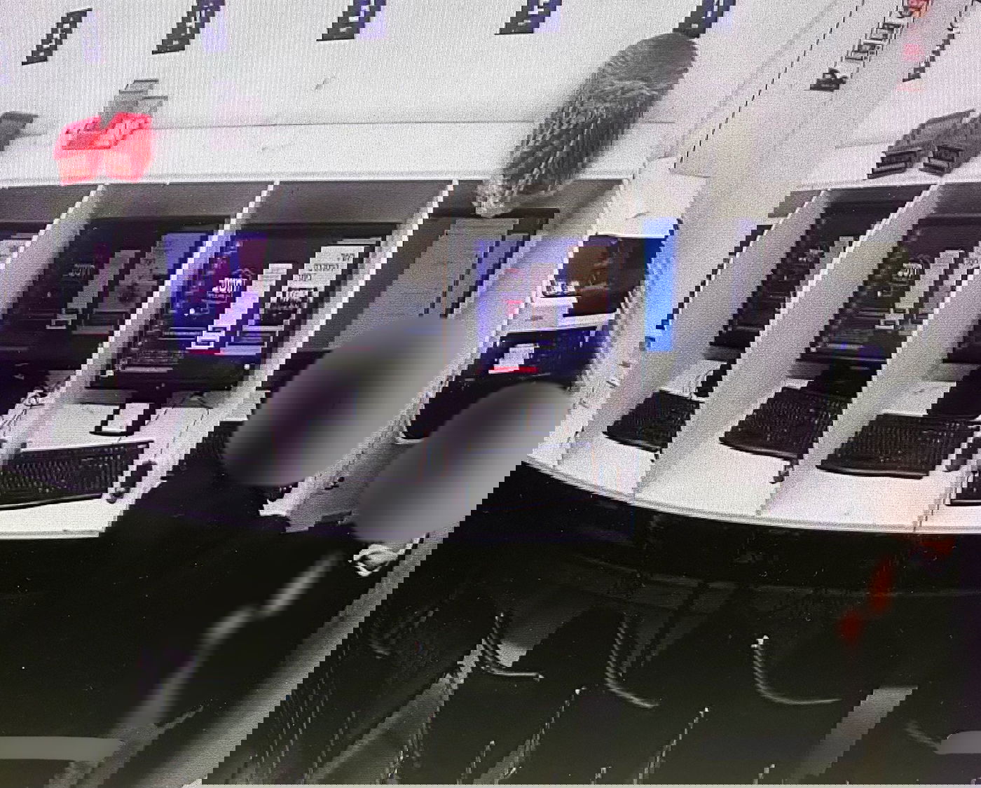 התקיפה כפי שתועדה במצלמות האבטחה