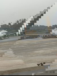 המטוס הנטוש בשדה