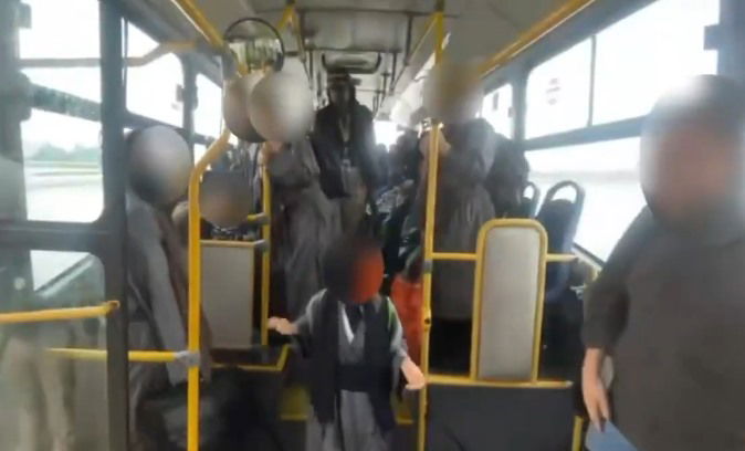 בקולומביה, בדרכם לשדה התעופה