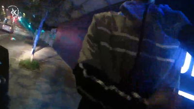 "יש הוכחות?" | כשהפלסטיני משכם לא ידע מה לענות לשוטרים שתפסו אותו | צפו