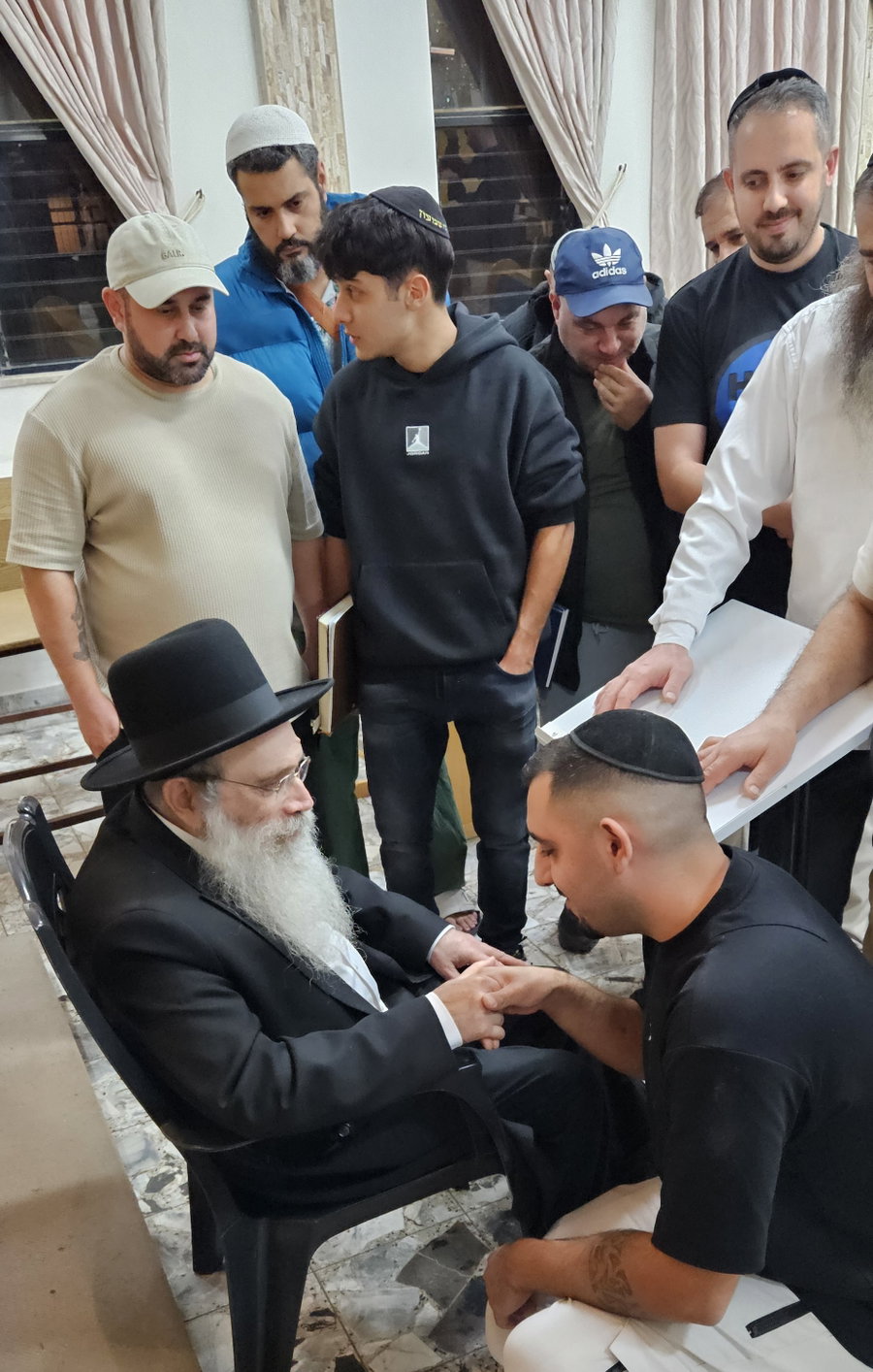 "מראה שכולו נחת רוח": הגר"ש שטיינמן ביקר בחולון | תיעוד מיוחד