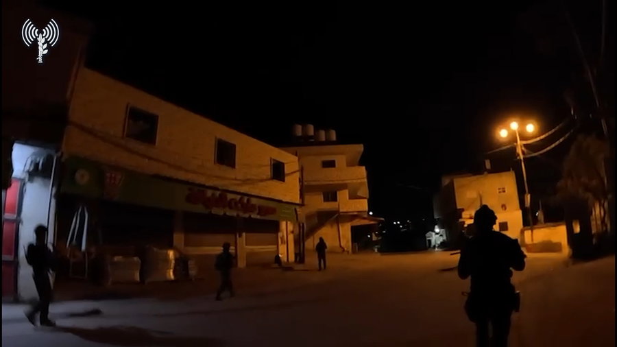 פעילות כוחות מחטיבת עציון בשיתוף חיל האוויר בכפר צוריף