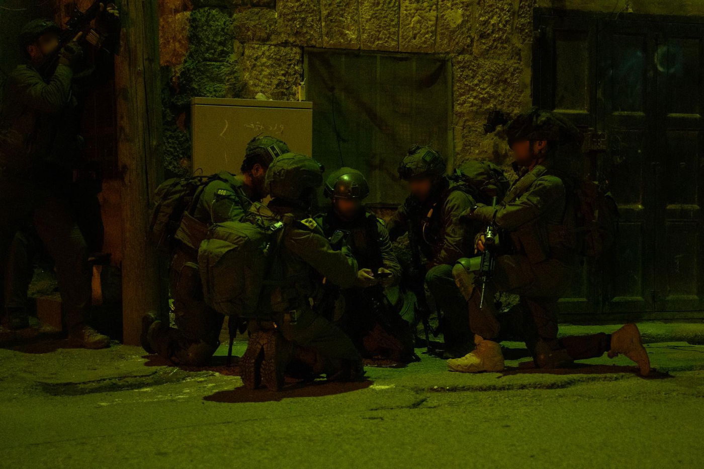 פעילות כוחות מחטיבת עציון בשיתוף חיל האוויר בכפר צוריף