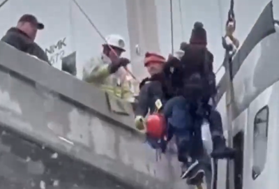 איזה פחד: נהג המשאית נתקע בין שמיים לארץ - כך נראה חילוצו ברגע האחרון