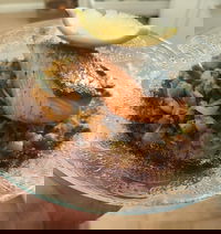 פילה הסלמון על תבשיל ירקות ים-תיכוני