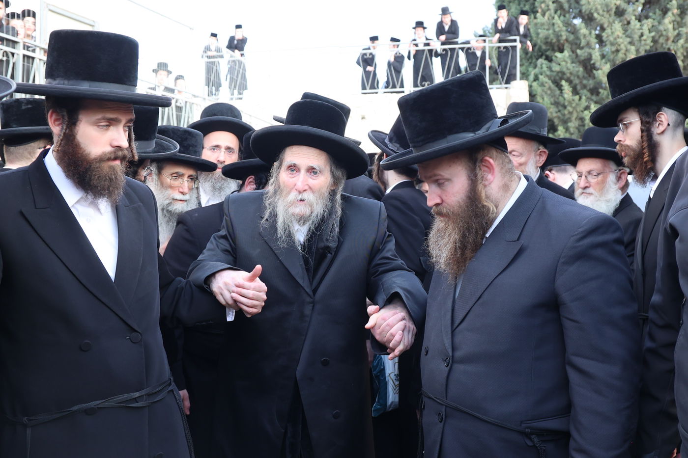 מסע הלויית הגה"צ אב"ד ערלוי ביתר זצ"ל