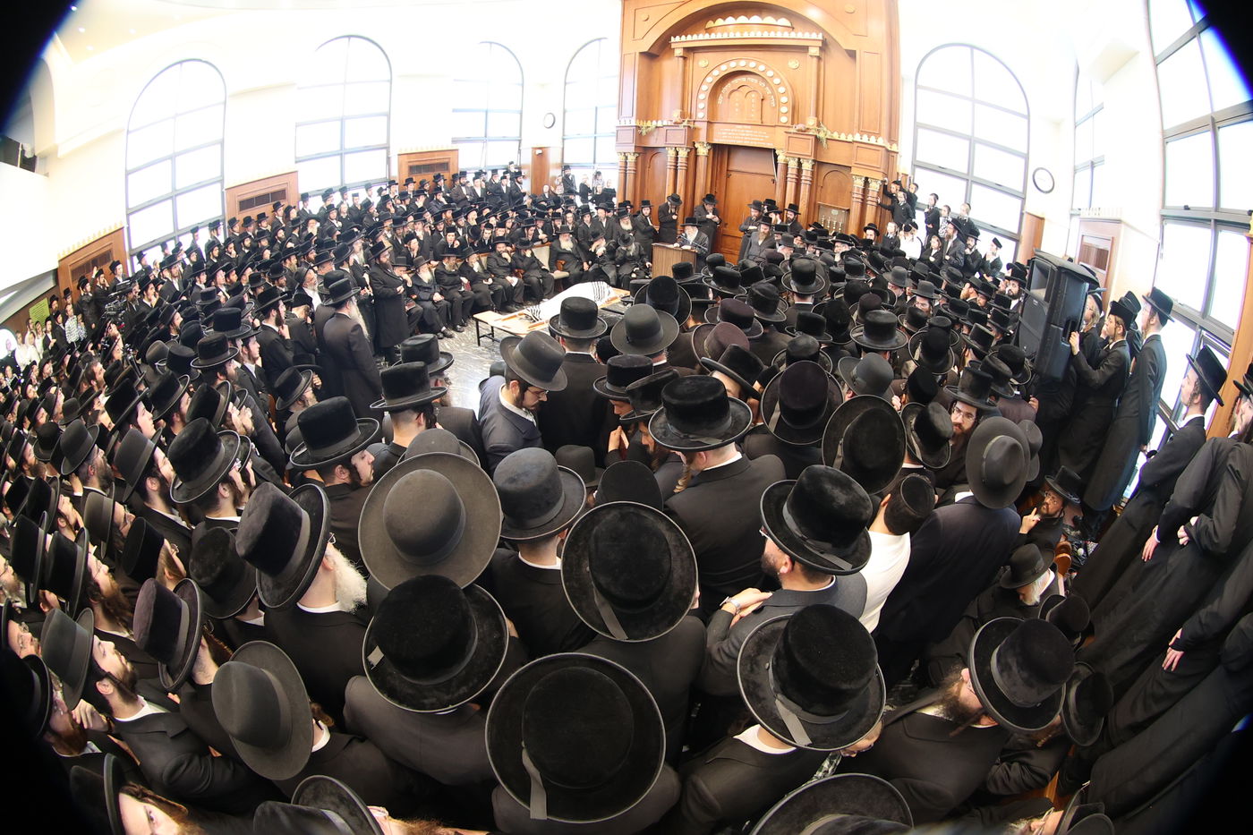 מסע הלויית הגה"צ אב"ד ערלוי ביתר זצ"ל