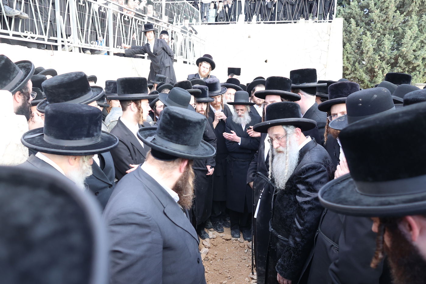 מסע הלויית הגה"צ אב"ד ערלוי ביתר זצ"ל