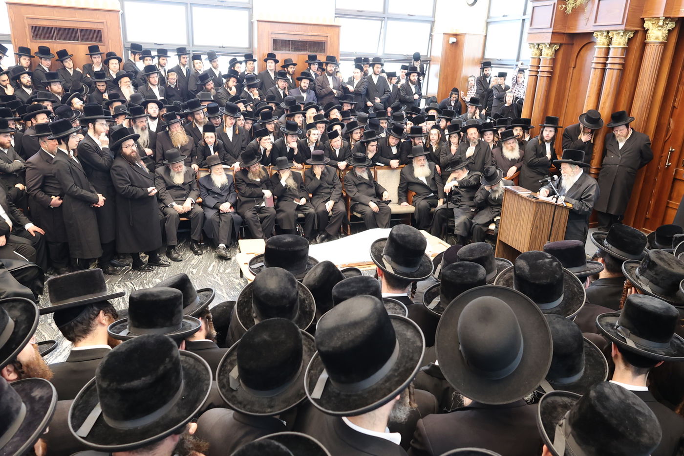 מסע הלויית הגה"צ אב"ד ערלוי ביתר זצ"ל