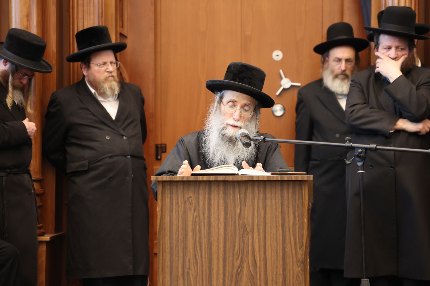 מסע הלויית הגה"צ אב"ד ערלוי ביתר זצ"ל