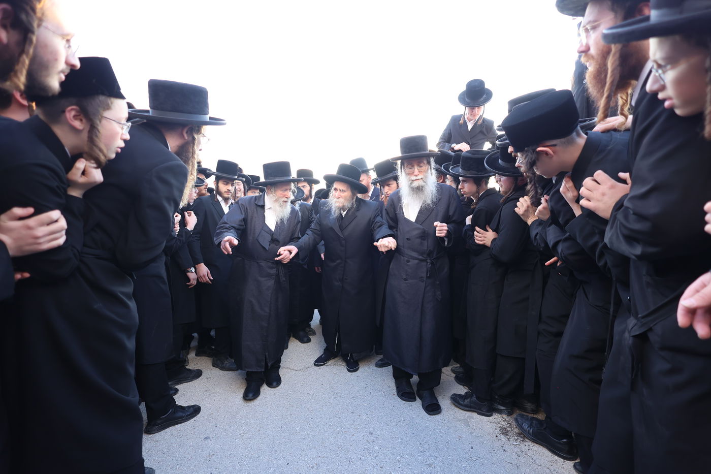 מסע הלויית הגה"צ אב"ד ערלוי ביתר זצ"ל