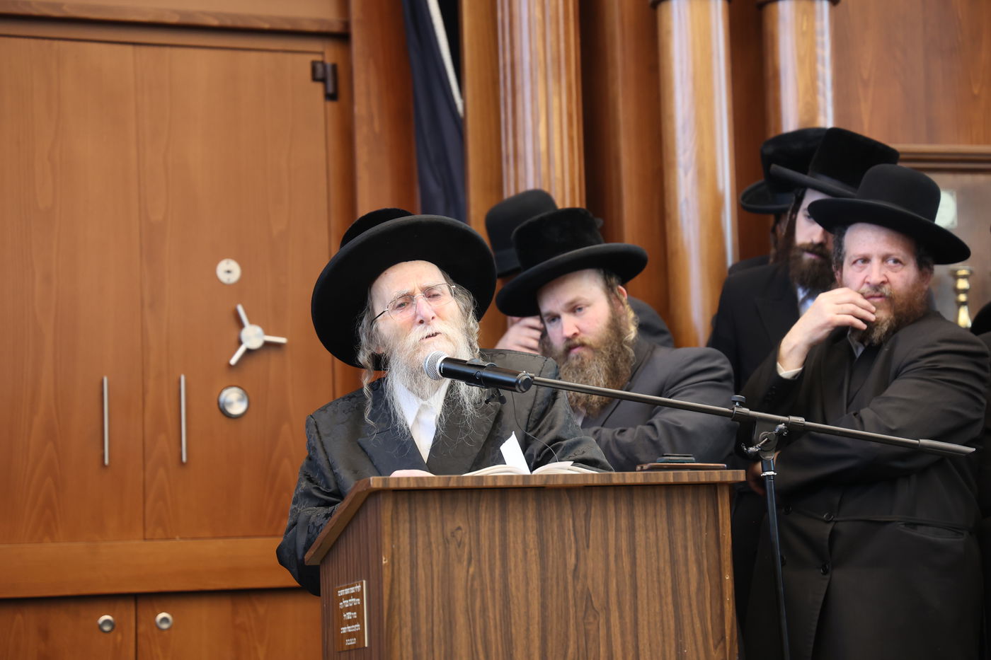 מסע הלויית הגה"צ אב"ד ערלוי ביתר זצ"ל