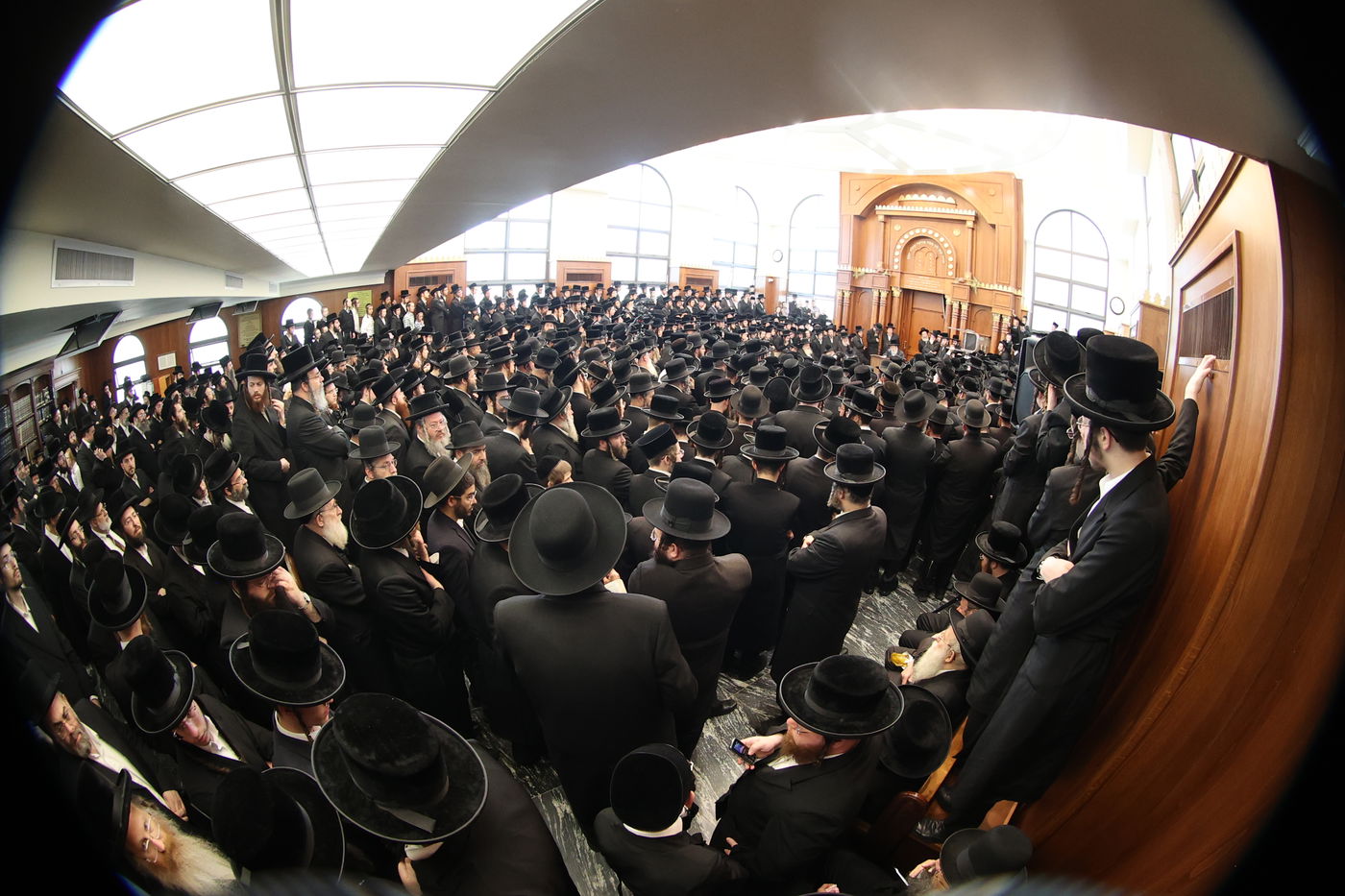 מסע הלויית הגה"צ אב"ד ערלוי ביתר זצ"ל