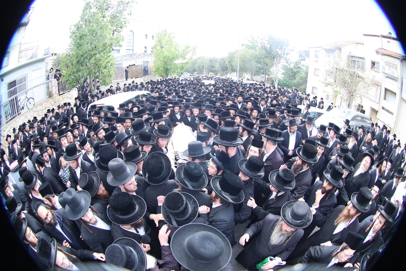 מסע הלויית הגה"צ אב"ד ערלוי ביתר זצ"ל