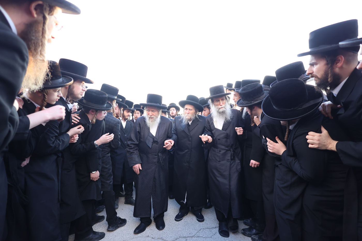 מסע הלויית הגה"צ אב"ד ערלוי ביתר זצ"ל