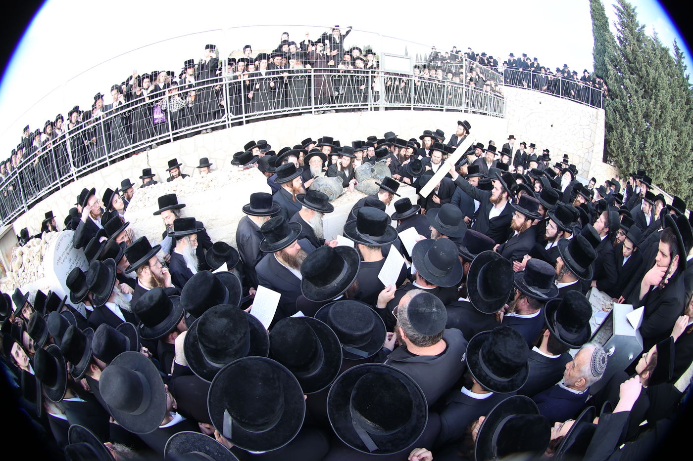 מסע הלויית הגה"צ אב"ד ערלוי ביתר זצ"ל