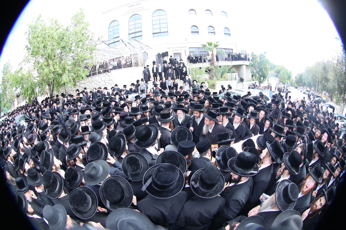 מסע הלויית הגה"צ אב"ד ערלוי ביתר זצ"ל