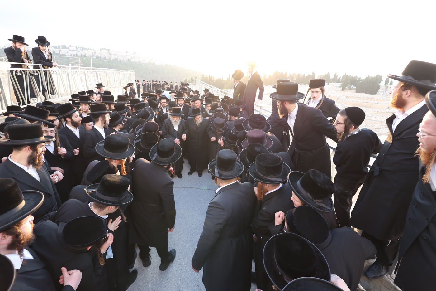 מסע הלויית הגה"צ אב"ד ערלוי ביתר זצ"ל