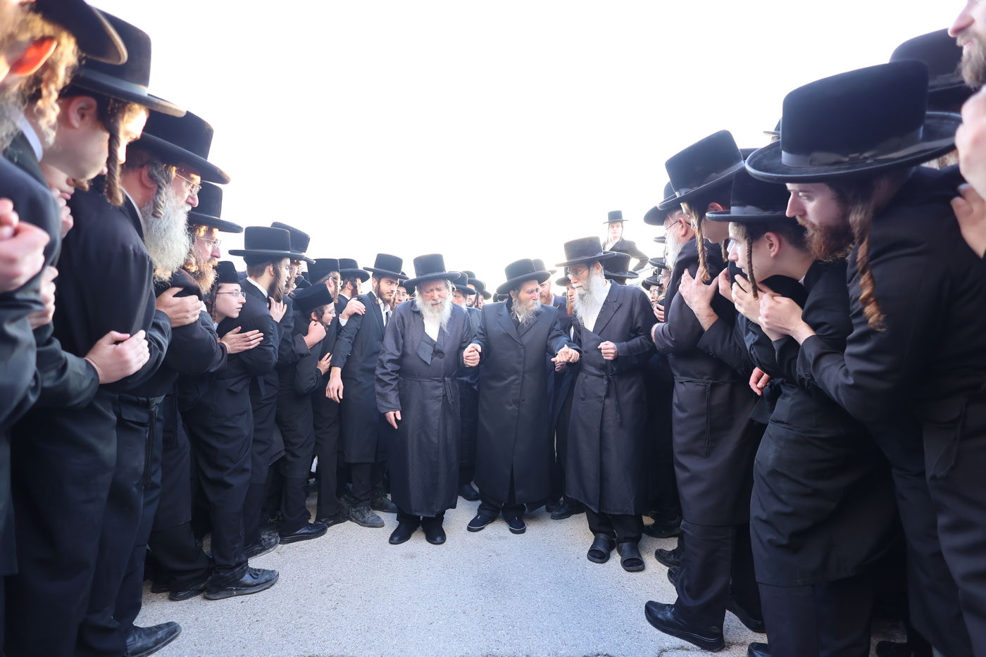 מסע הלויית הגה"צ אב"ד ערלוי ביתר זצ"ל