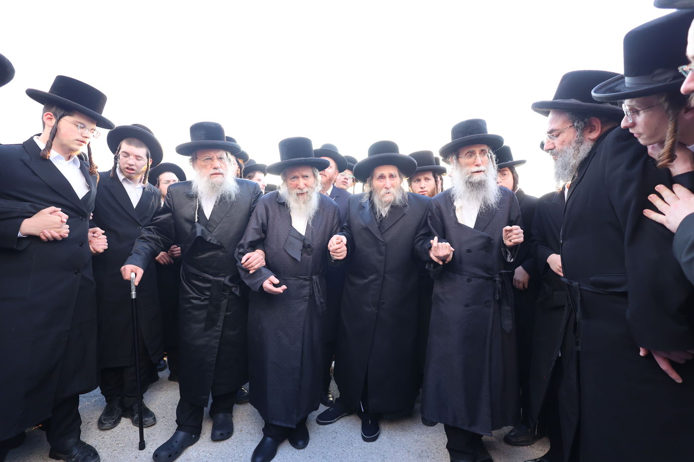 מסע הלויית הגה"צ אב"ד ערלוי ביתר זצ"ל