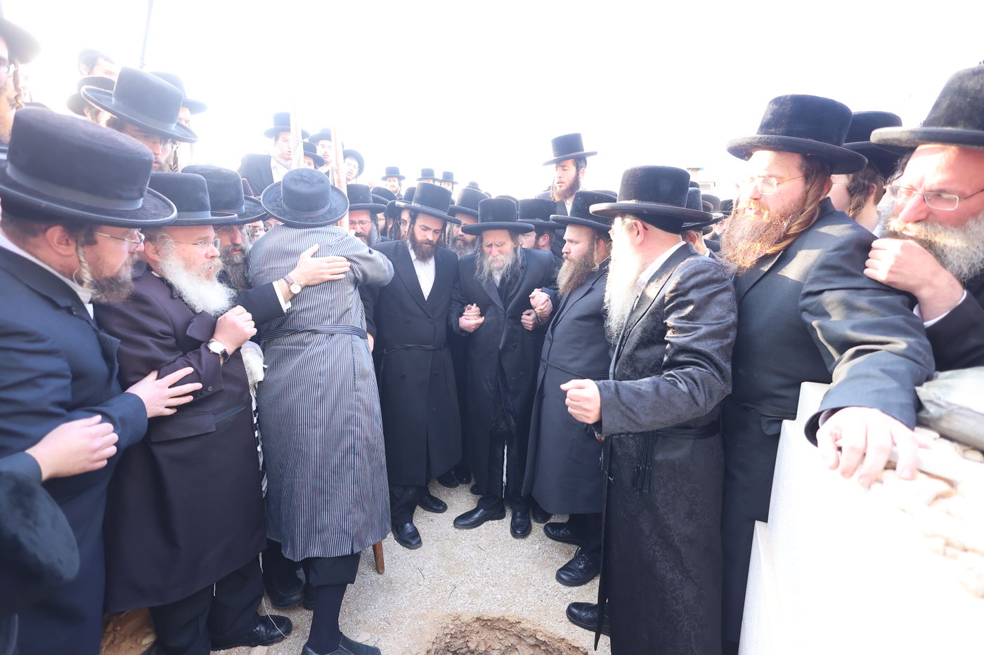 מסע הלויית הגה"צ אב"ד ערלוי ביתר זצ"ל