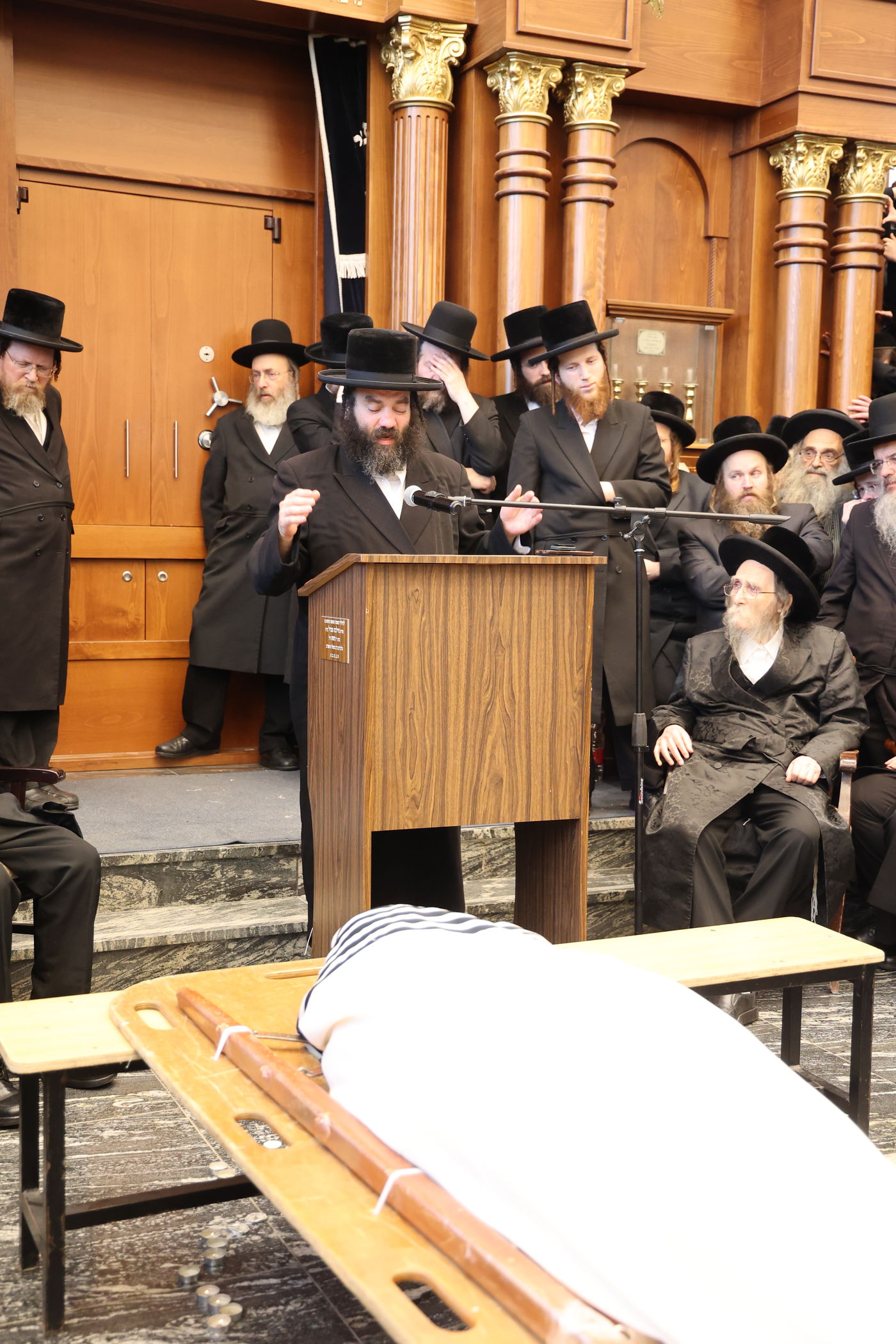 מסע הלויית הגה"צ אב"ד ערלוי ביתר זצ"ל