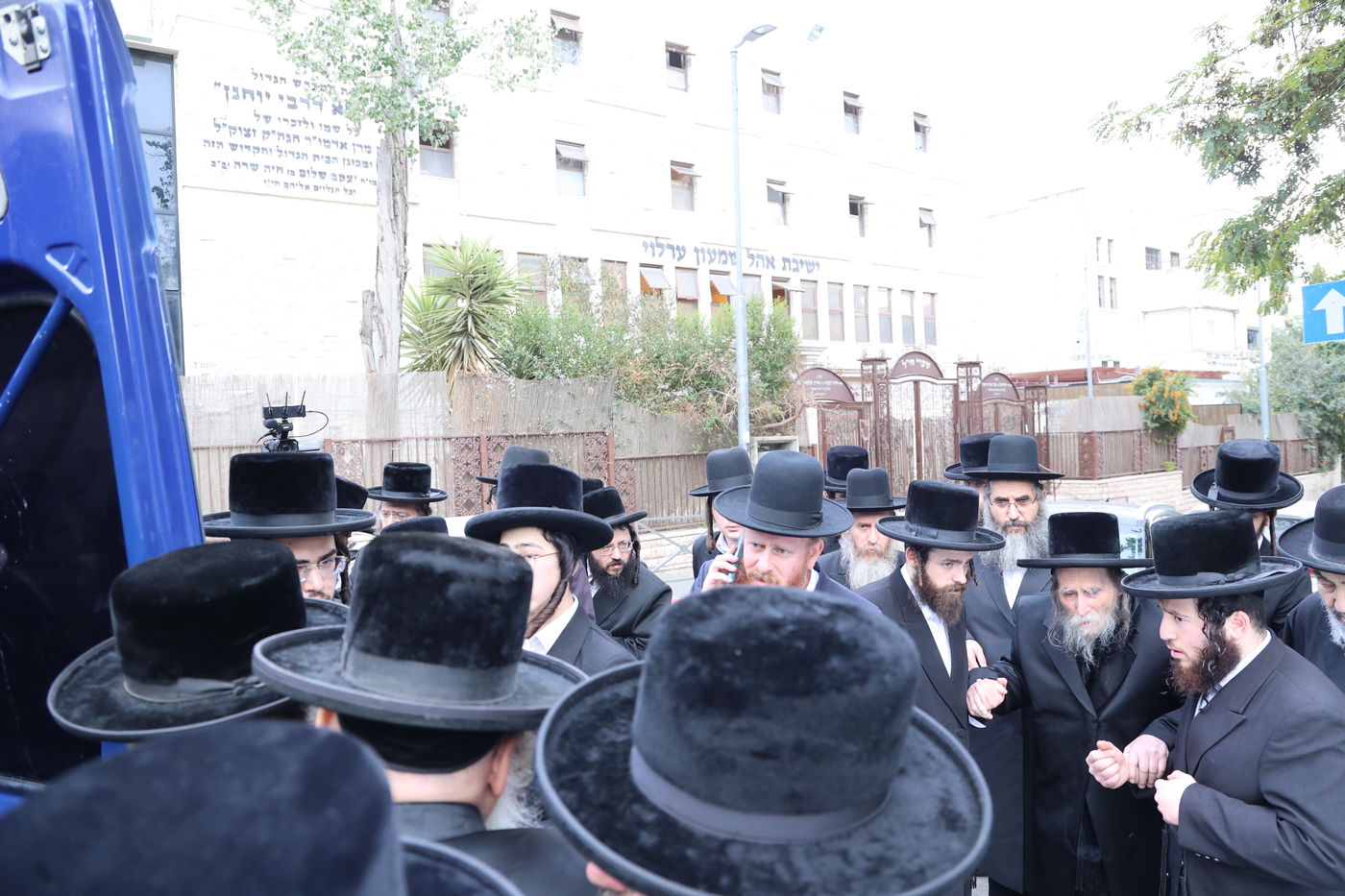 מסע הלויית הגה"צ אב"ד ערלוי ביתר זצ"ל