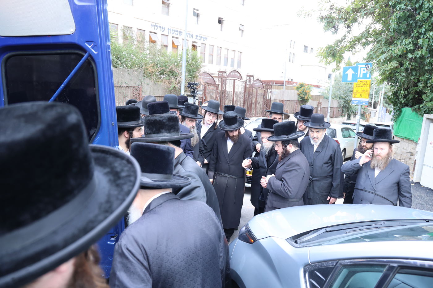 מסע הלויית הגה"צ אב"ד ערלוי ביתר זצ"ל