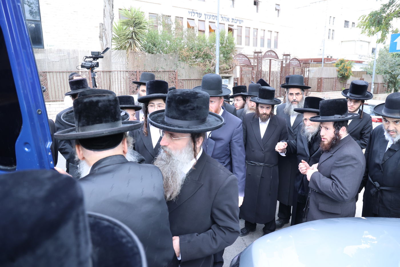 מסע הלויית הגה"צ אב"ד ערלוי ביתר זצ"ל