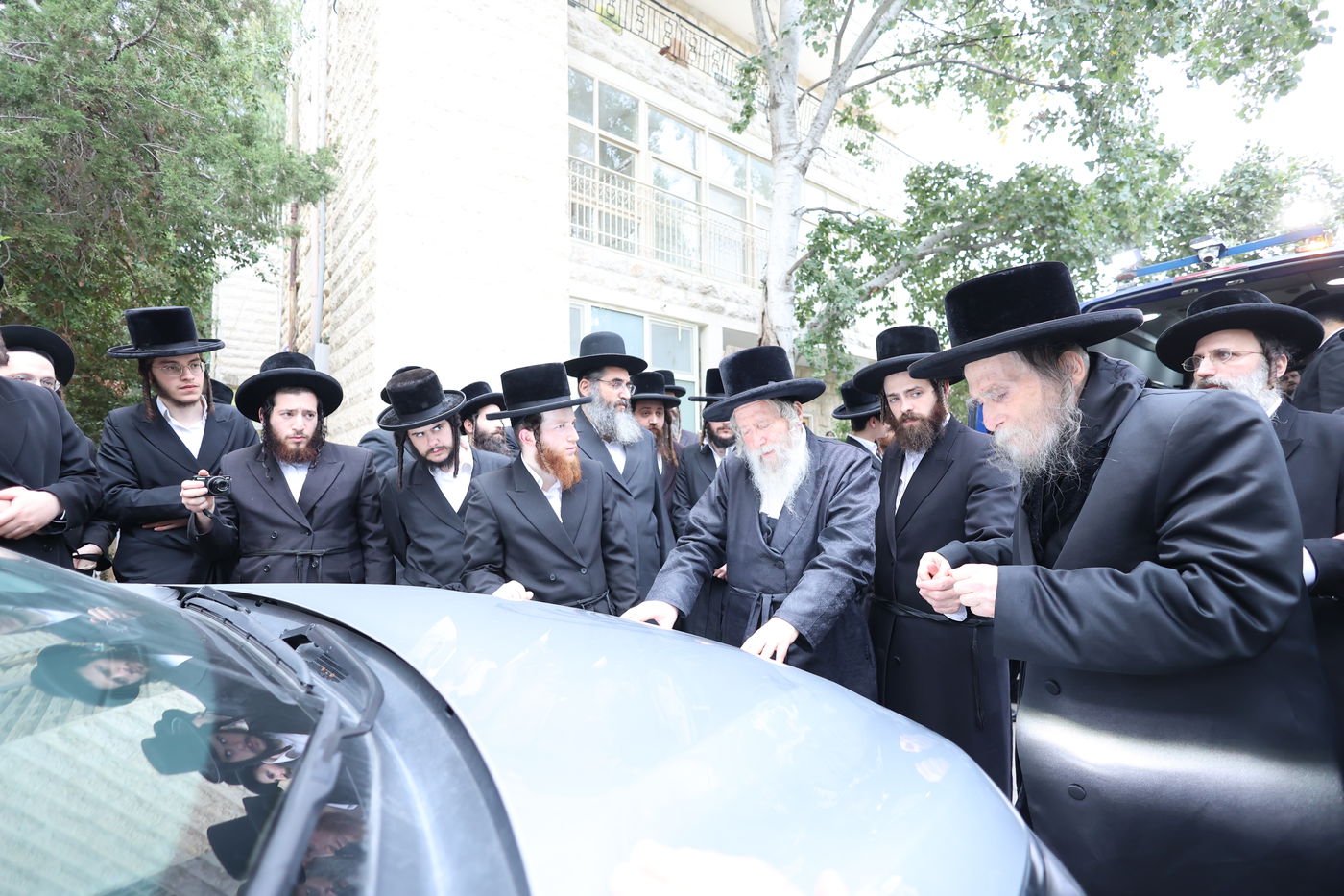 מסע הלויית הגה"צ אב"ד ערלוי ביתר זצ"ל