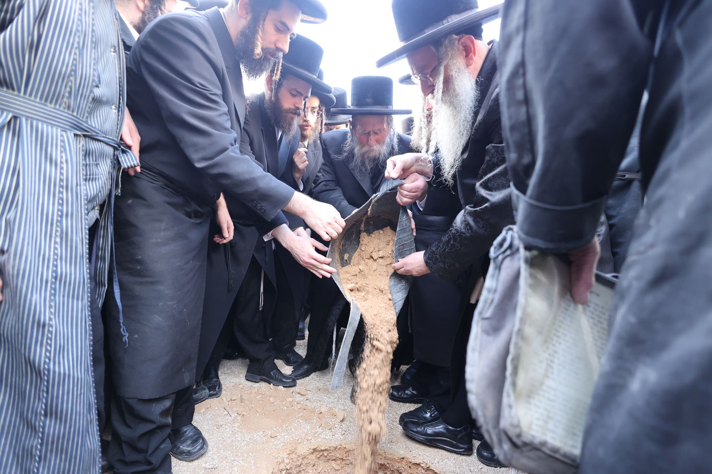 מסע הלויית הגה"צ אב"ד ערלוי ביתר זצ"ל