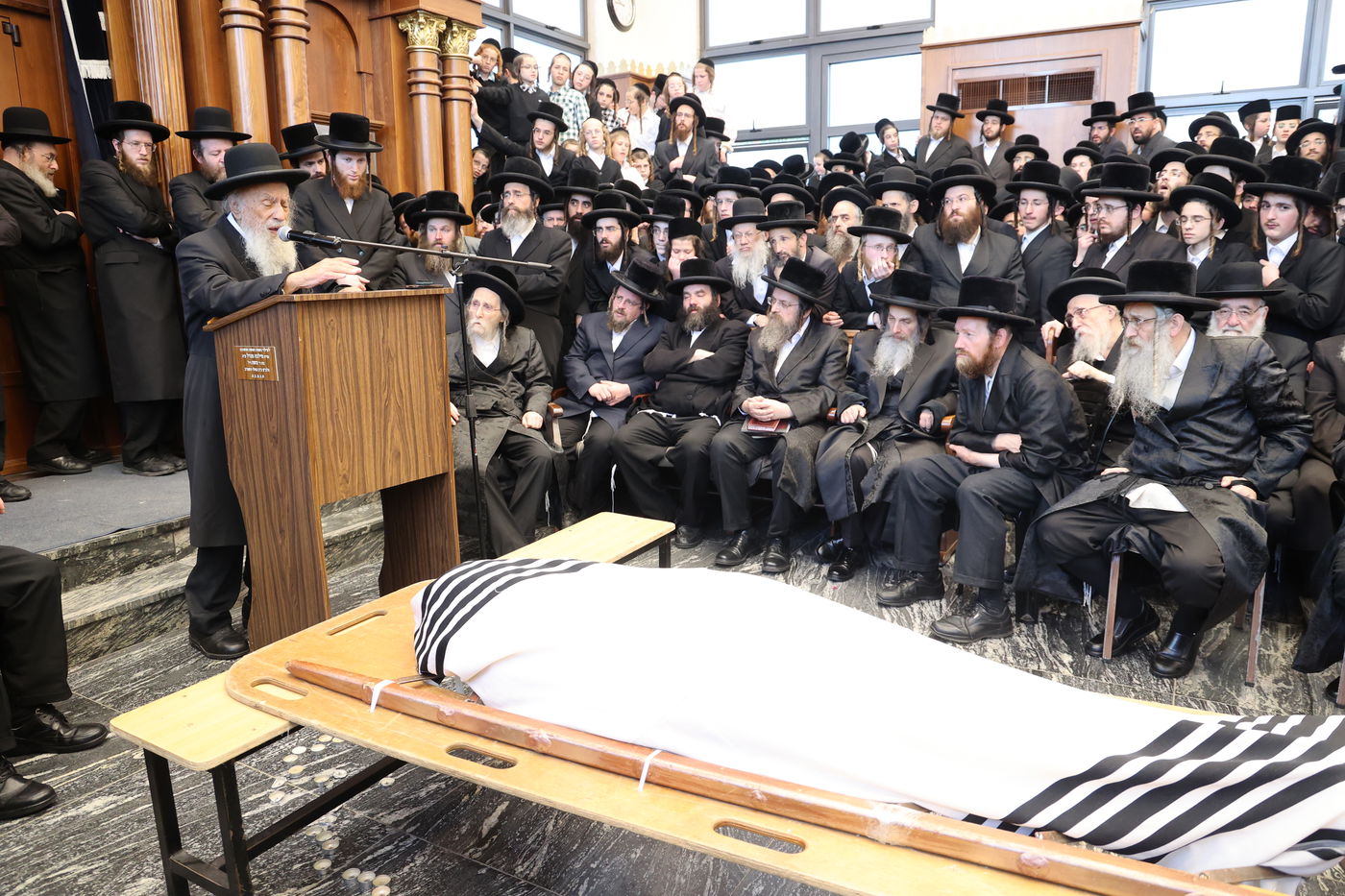 מסע הלויית הגה"צ אב"ד ערלוי ביתר זצ"ל