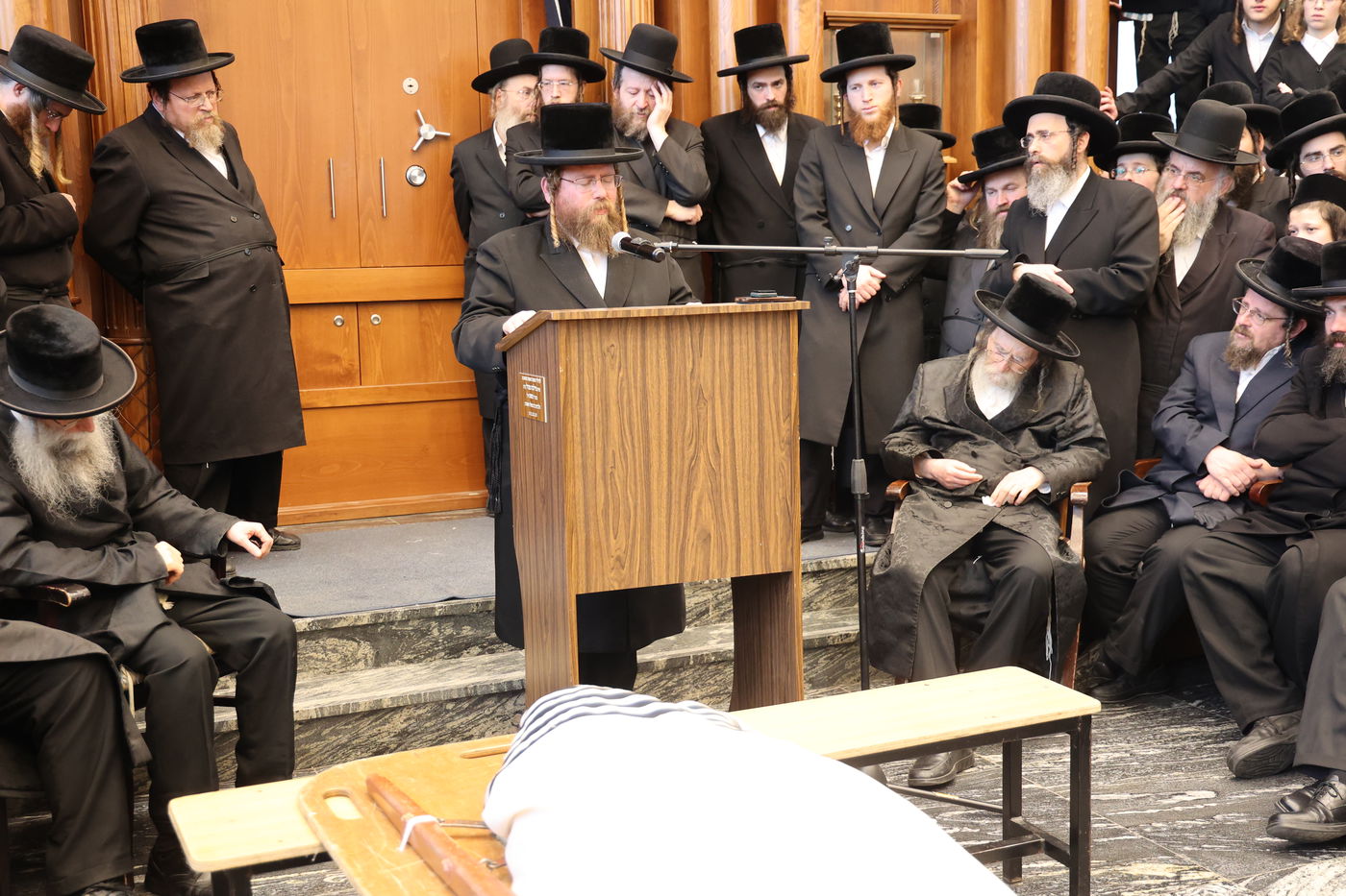 מסע הלויית הגה"צ אב"ד ערלוי ביתר זצ"ל