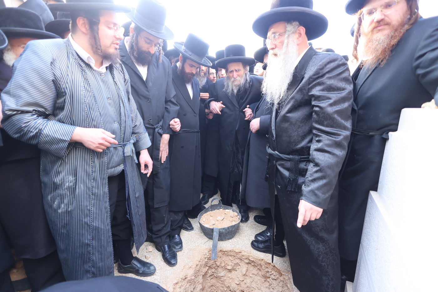 מסע הלויית הגה"צ אב"ד ערלוי ביתר זצ"ל