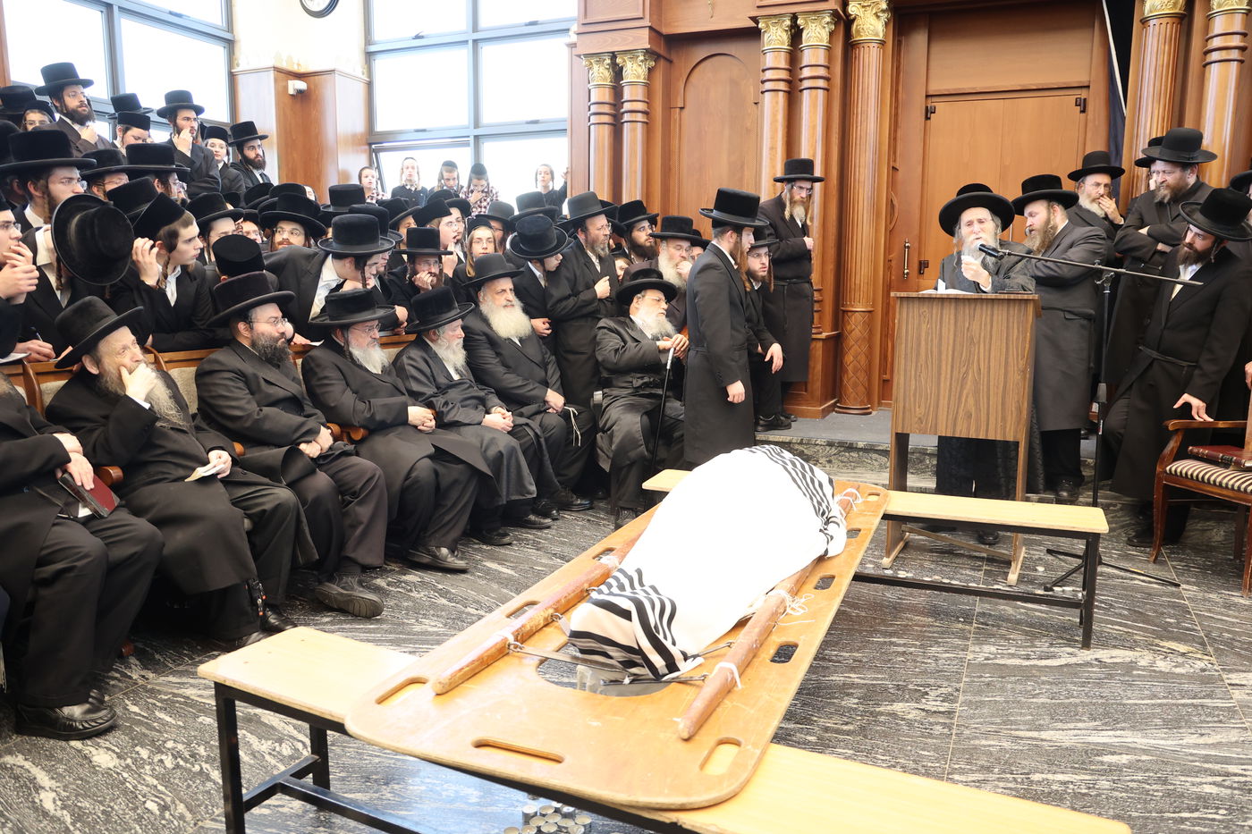 מסע הלויית הגה"צ אב"ד ערלוי ביתר זצ"ל