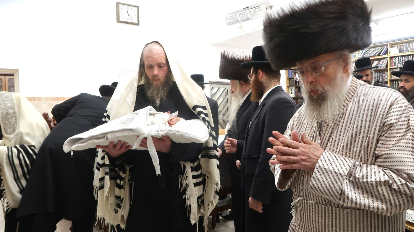 שמחת הברית בחצרות טשארנאביל - פינסק קרלין - טאלטשווא