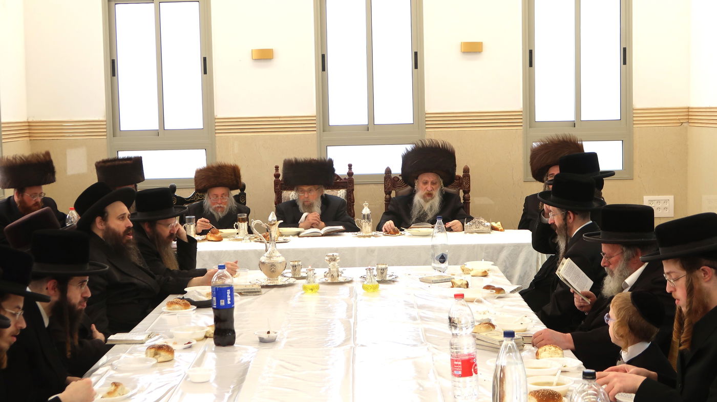 שמחת הברית בחצרות טשארנאביל - פינסק קרלין - טאלטשווא