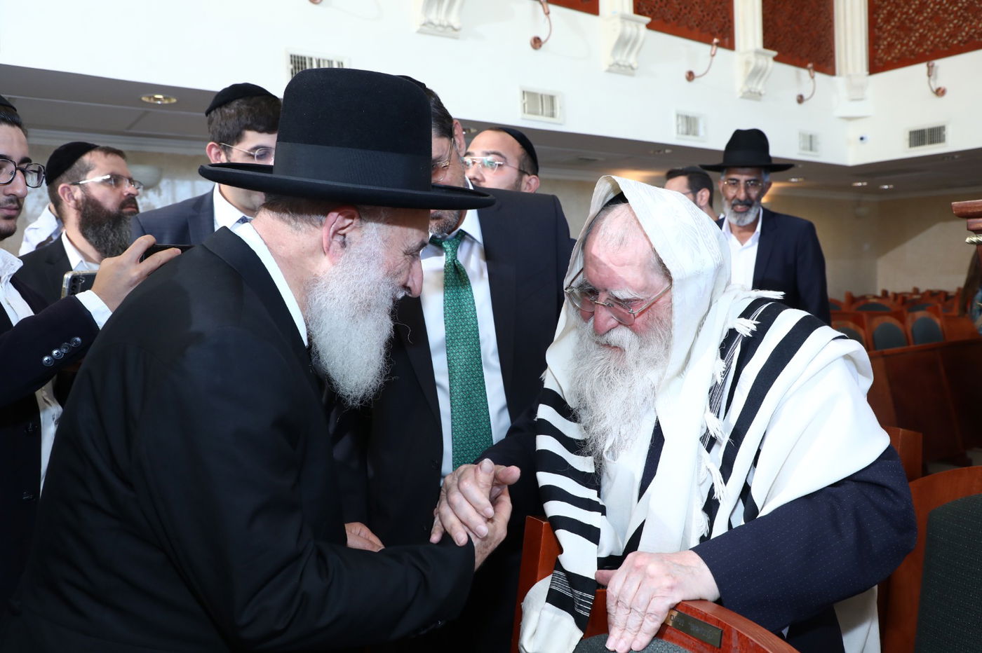 הגה"צ רבי משה חיים אריה זצ"ל עם הגאון רבי ראובן אלבז שיבל"א