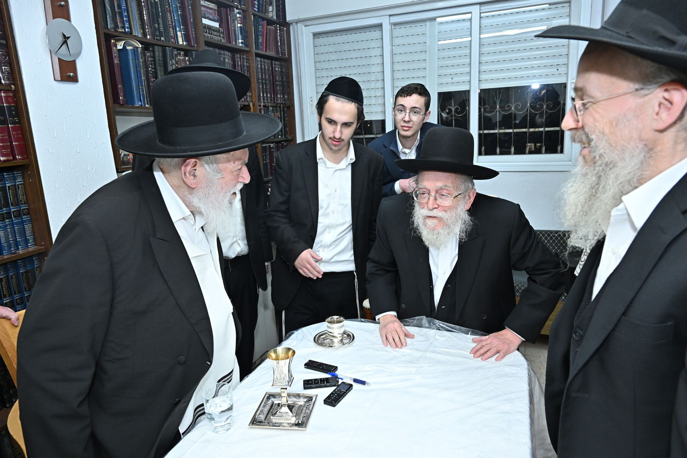 הגר"י זילברשטיין בביקור אצל גיסו הגאון רבי בנימין דוד אלישיב 